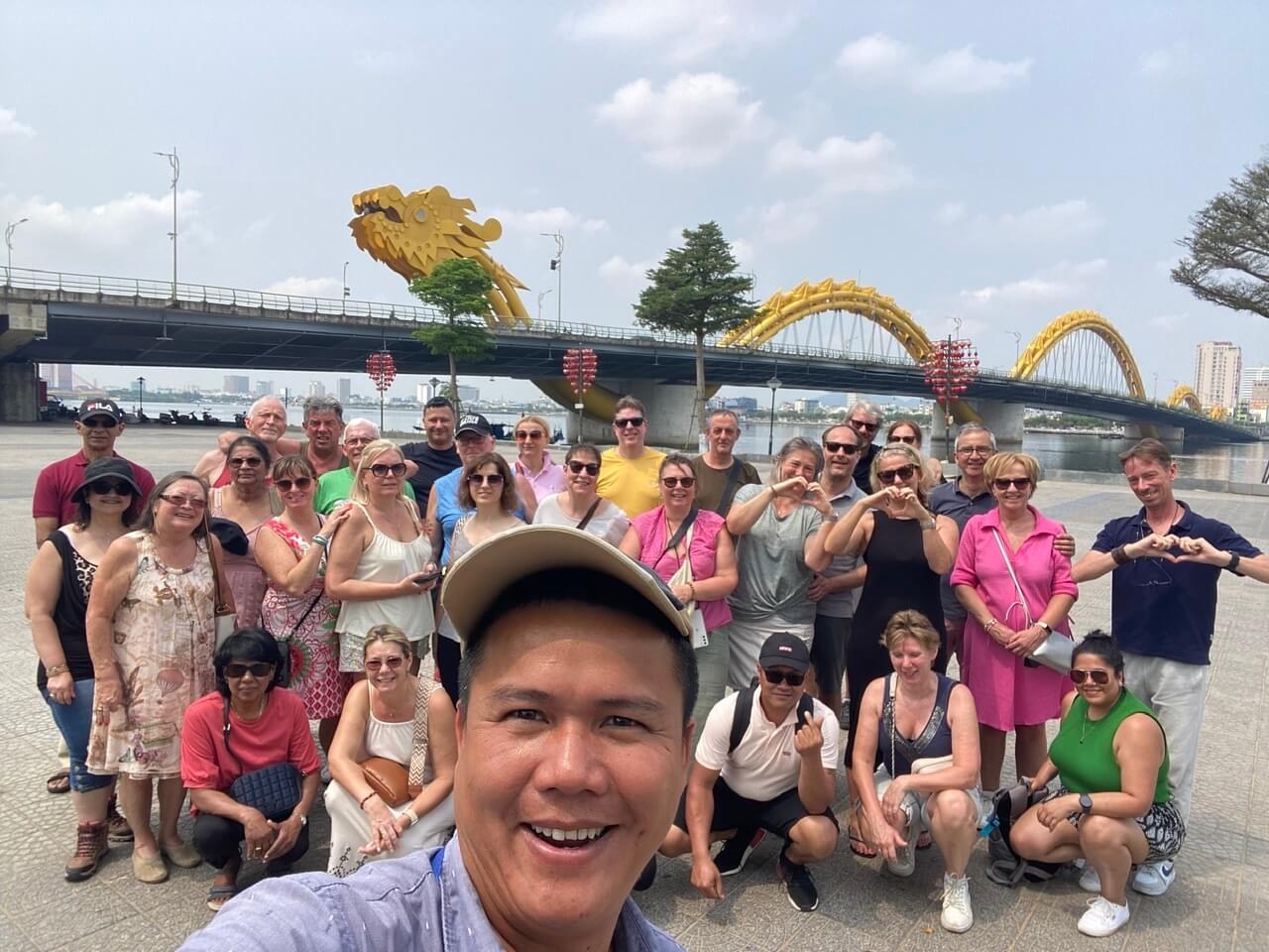 hue booking tour photo